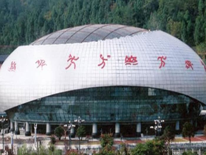 北辰体育中心球形网架加工安装